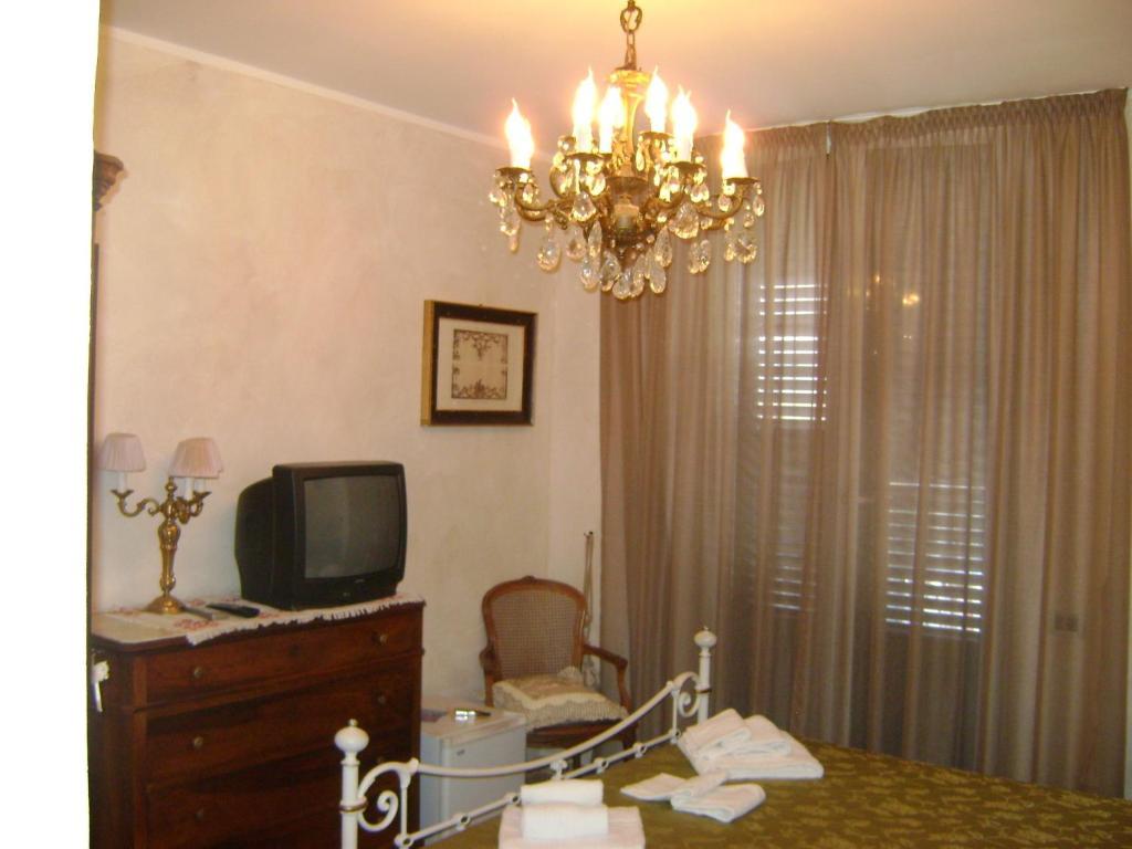 Hotel La Petite Maison Viareggio Quarto foto